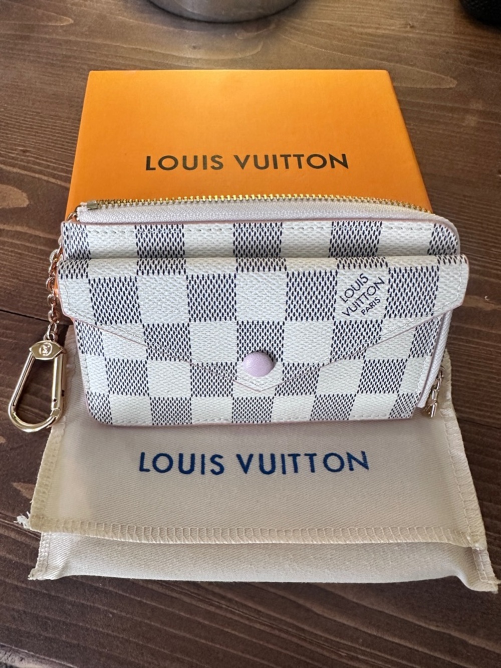 NIB- Louis Vuitton Damier Azur Key Ring Wallet - Picture 2 of 15